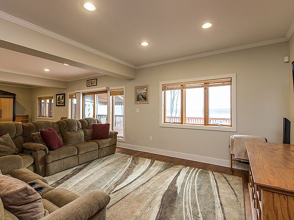 5th image of 104 Lloyds Ln