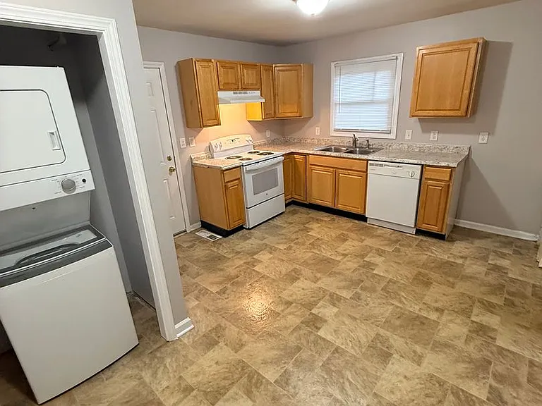 2 Philip Ct — Photo 6