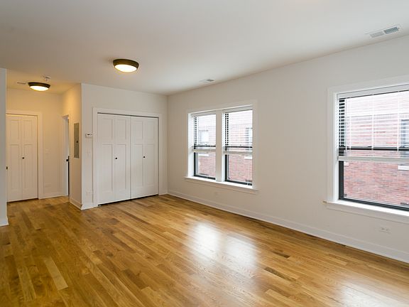 5th image of 2203 W Eastwood Ave #Dwn3