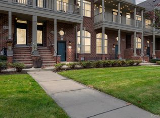 460 Old Pine Way, Walled Lake, MI 48390