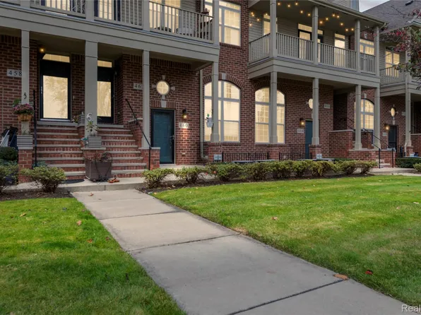 460 Old Pine Way, Walled Lake, MI 48390