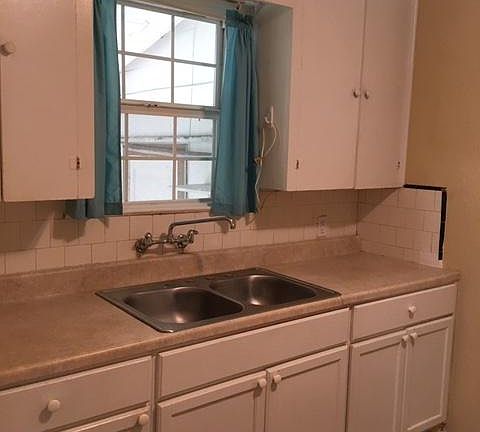 5th image of 731 Royston Ave