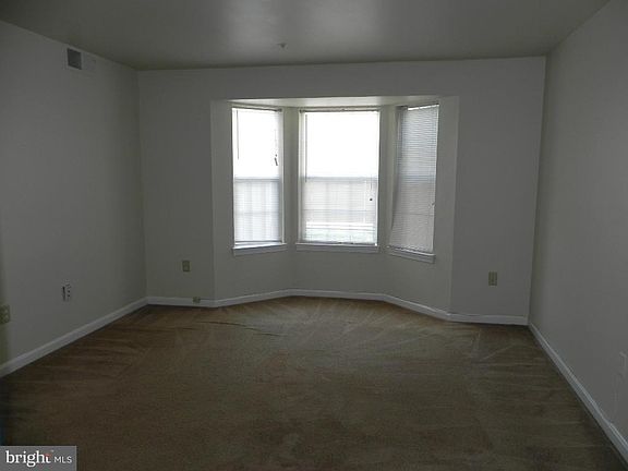5th image of 9812 Lake Pointe Ct APT 101