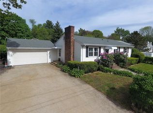 2 Pontiac Rd, Narragansett, RI 02882