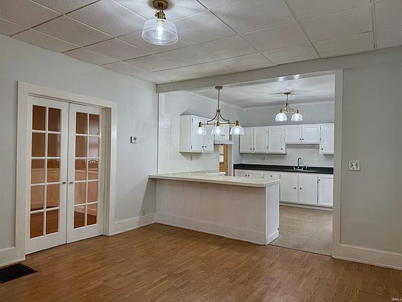 3rd image of 644 E Maryland St