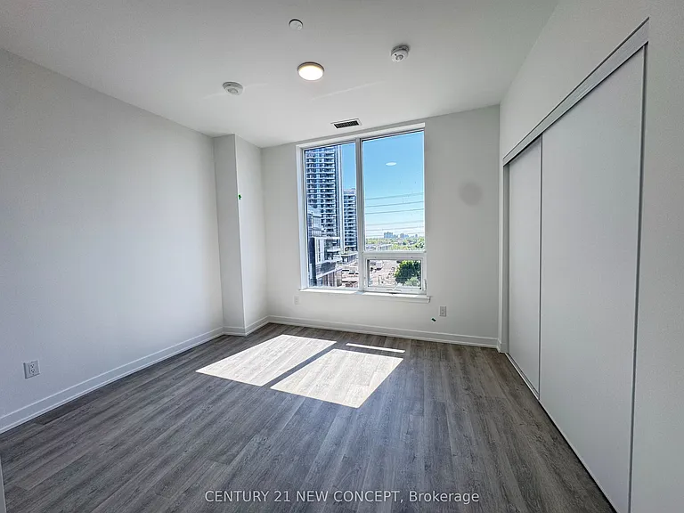 5105 Hurontario St #412 — Photo 18