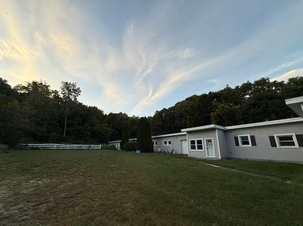 2 Osborne Ln APT 3, Woodbridge, CT 06525