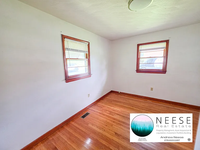 422 Barker Ln — Photo 10