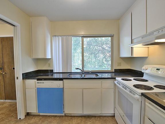 3rd image of 11021 Lucky Oak St
