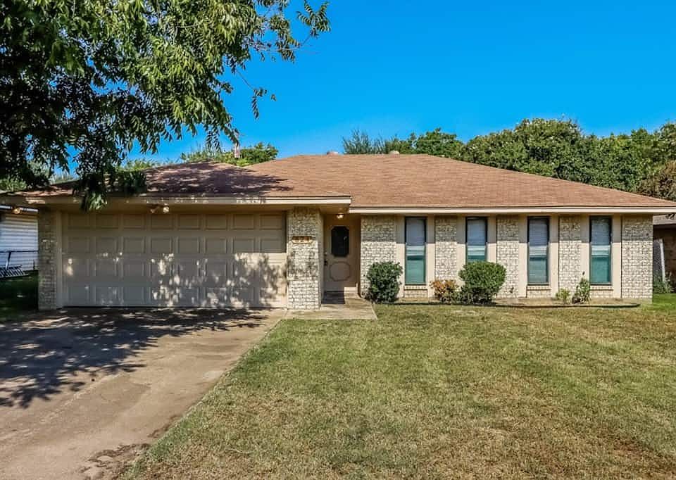 1st image of 824 Green Pastures Dr