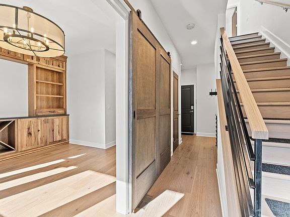 5th image of 297 Auden Ave