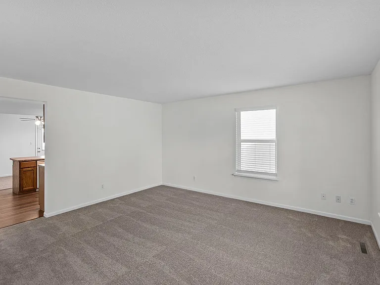 2411 Northampton Dr — Photo 6