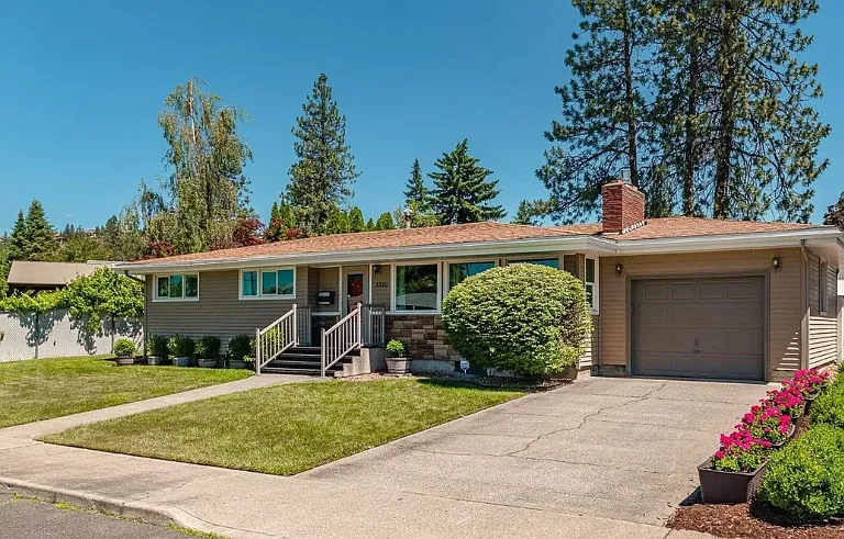 3320 W Rosewood Ave — Photo 1