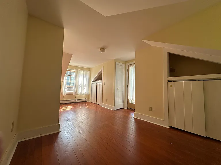 560 S East St — Photo 25
