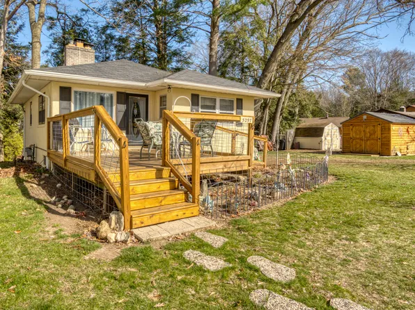 5297 S Front St, Newaygo, MI 49337
