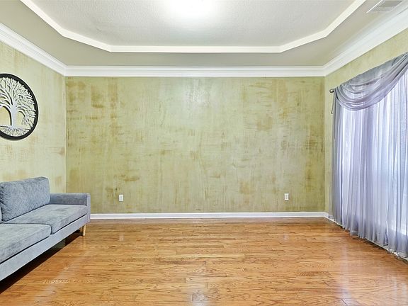 5th image of 5804 Logan Dr