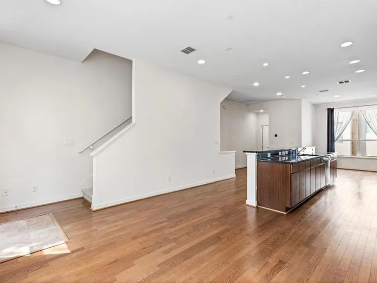 3800 Holland Ave #8 — Photo 13
