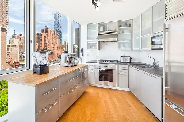 Rented by Block Holdings LLC | media 9