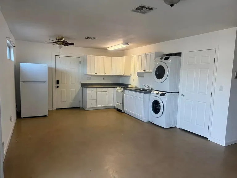 4817 E Montecito St — Photo 3