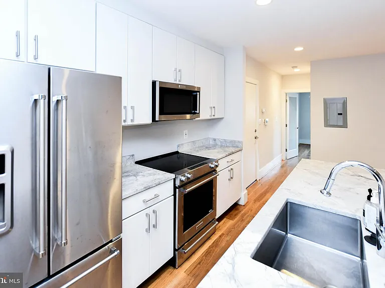 913 Quincy St NE #3 — Photo 20