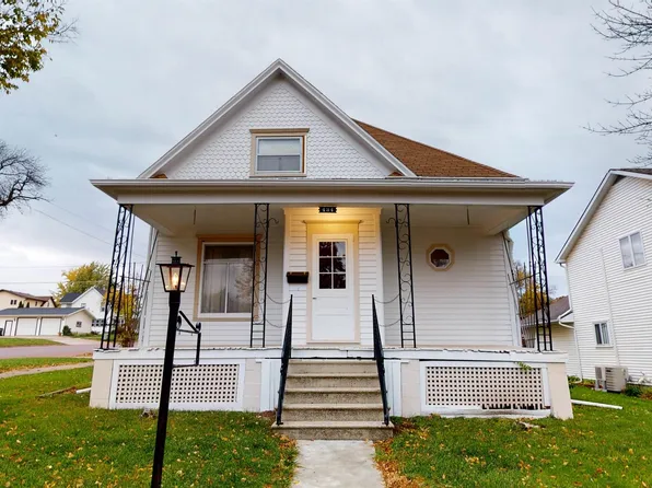 434 W Cedar St, Cherokee, IA 51012