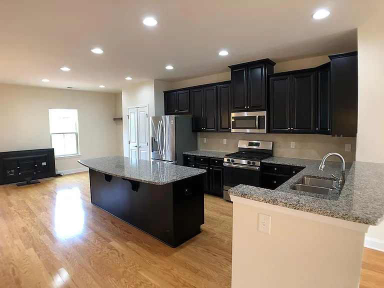 2122 Whitesmith Dr — Photo 4