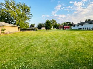 1 E 1st St, Streator, IL 61364