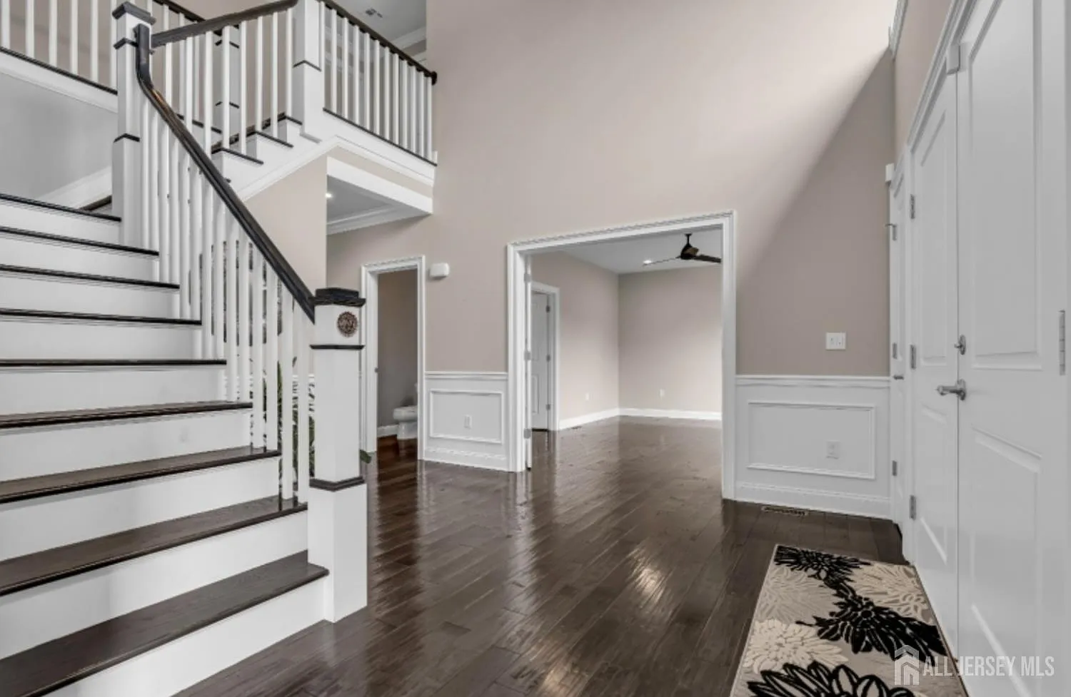 5 bed, 5.5 bath, $8,000 — Photo 3