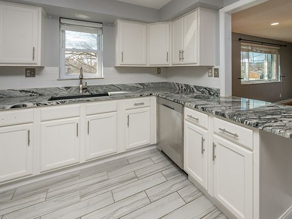 5th image of 758 Rogers Rd