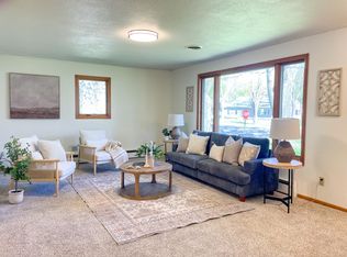 1404 15th St E, Glencoe, MN 55336