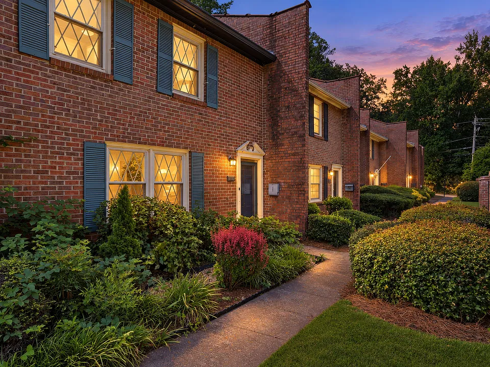 Adorable townhome in City of Decatur!