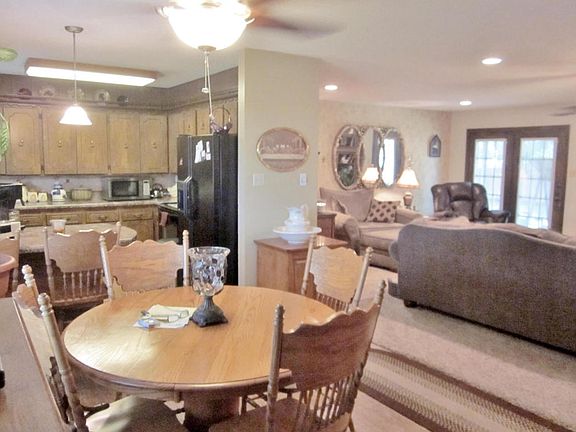 3rd image of 609 Williamson Way