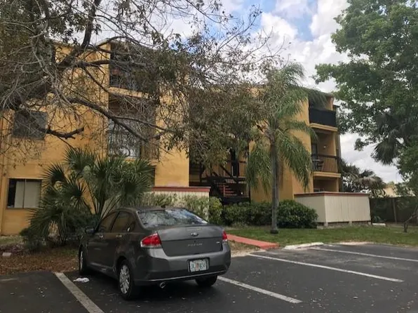 2937 Winkler Ave, Fort Myers, FL 33916