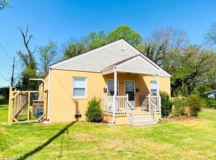 1114 Willowbrook Dr, Greensboro, NC 27403