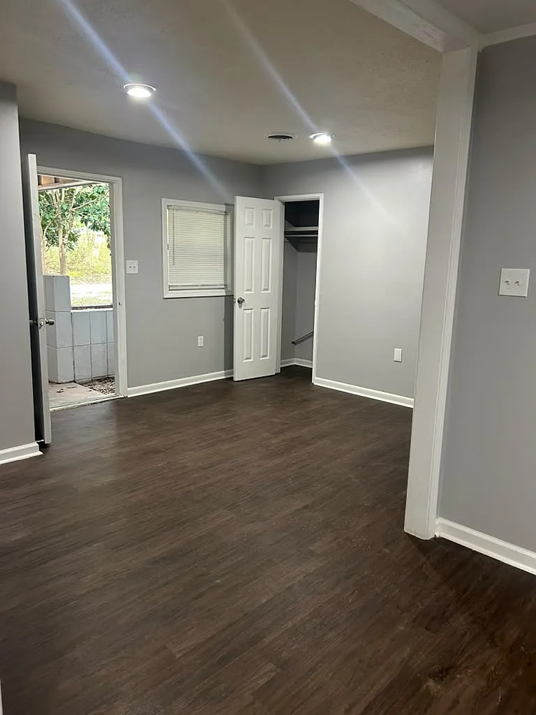 4 bed, 1220 sqft, $1,200 — Photo 4