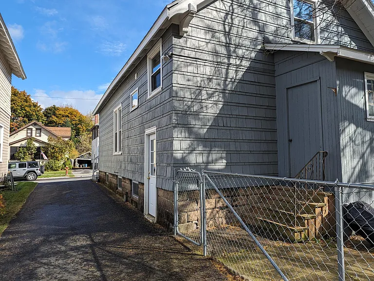 Fence gate with rear entrance
