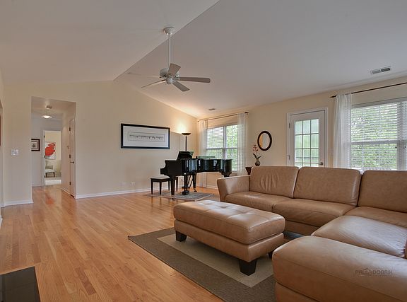5th image of 5640 Middlebury Ln #0