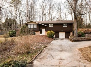 1972 Harry James Ln, Hickory, NC 28601