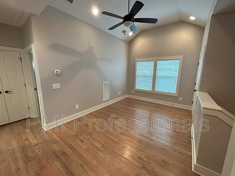 111 Creighton Ave #B — Photo 7