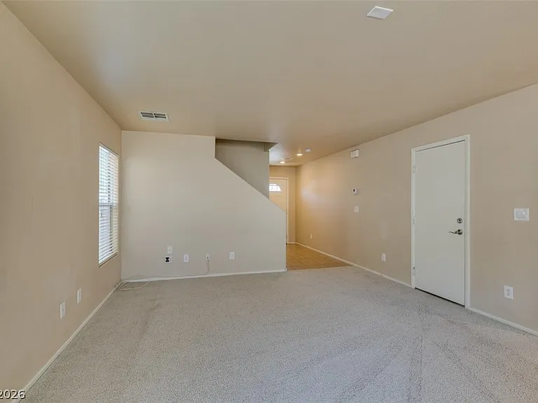 186 Gilliflower Ave #0 — Photo 8