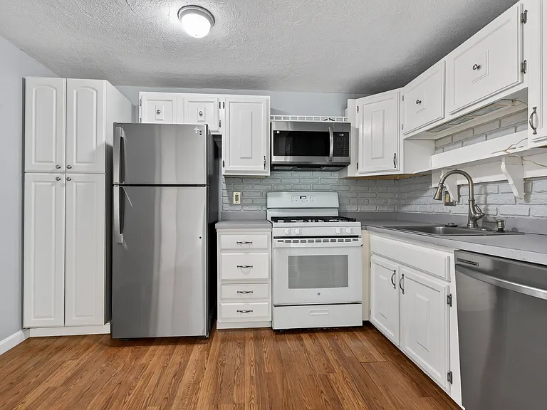 7 Karen Cir #2A — Photo 6