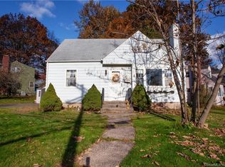 2 Dwight Rd, West Hartford, CT 06110