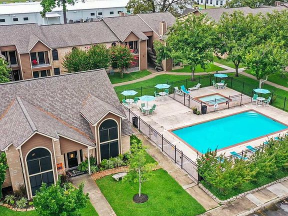 Aerial Photo of Office & Pool