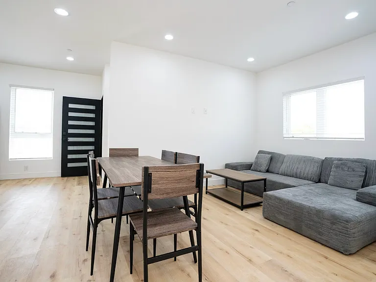 1286 West 35th Place — Photo 11
