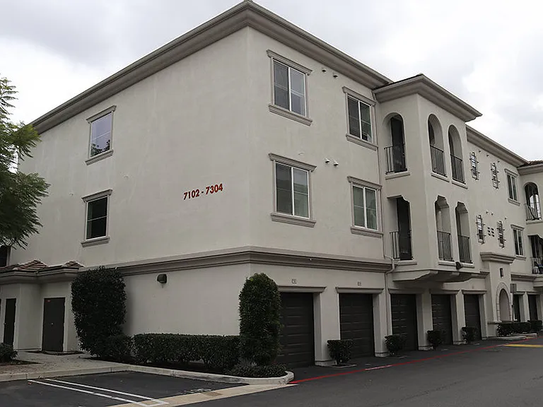 Placita Luxe Residences — Photo 38