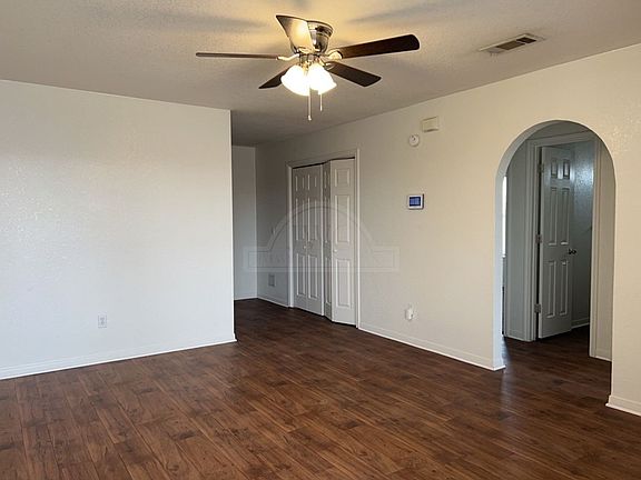 3rd image of 1407 Dugger Cir APT D
