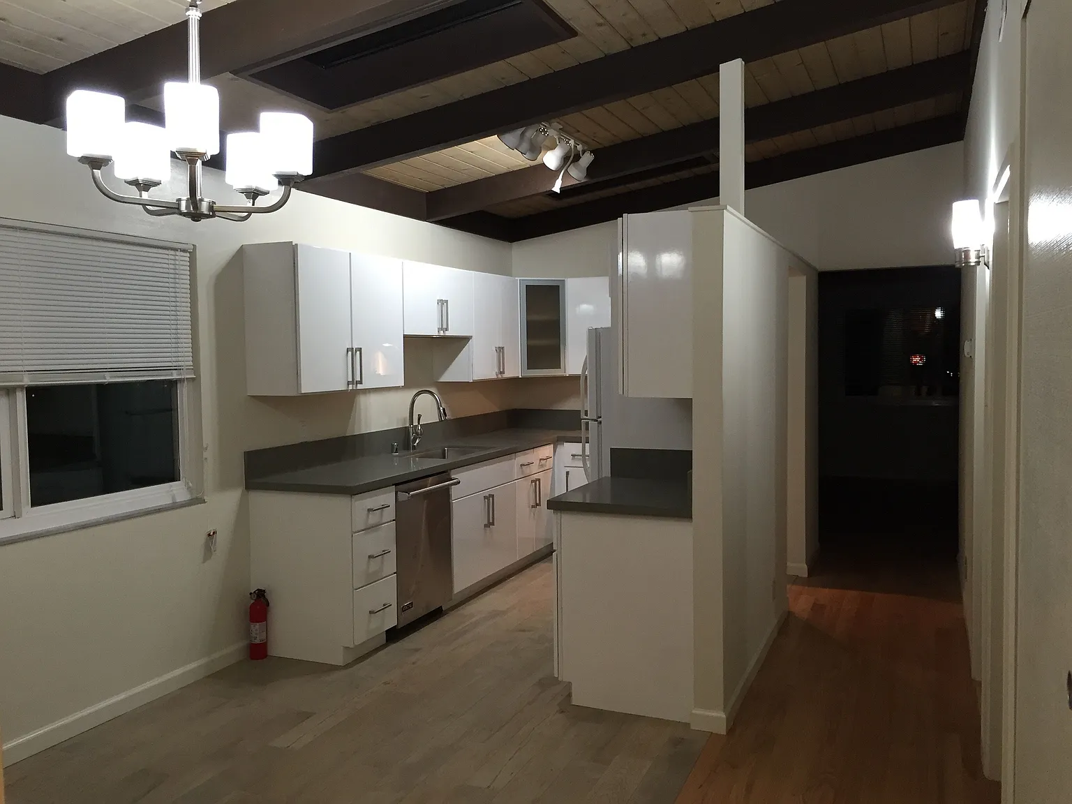 3 bed, 2.0 bath, 1350 sqft, $3,600 — Photo 2