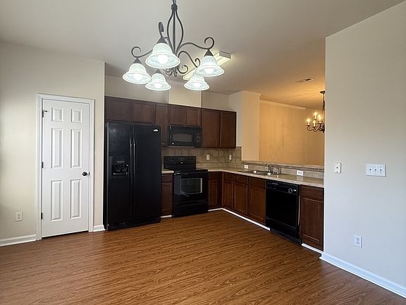 4th image of 310 Linden Park Ln #1