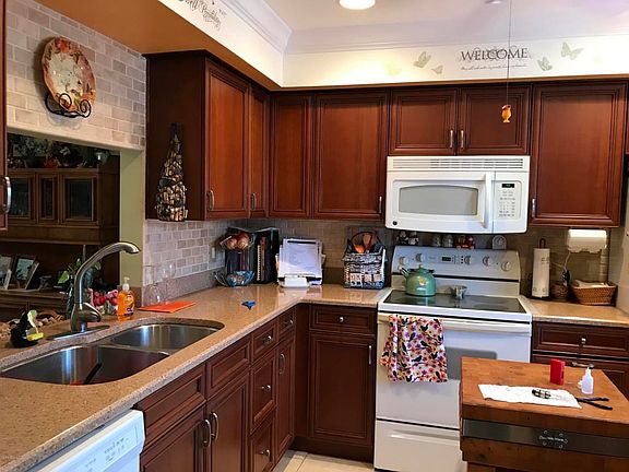 5th image of 702 Sea Palm Ln