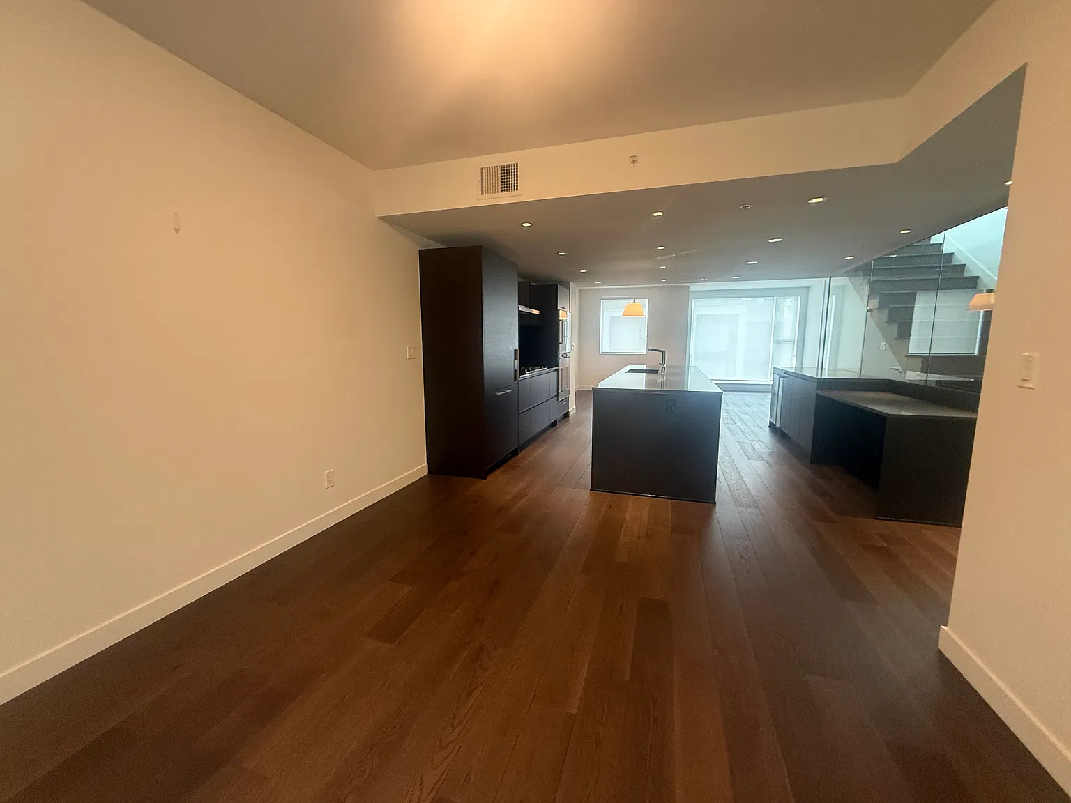 2 bed, 2.5 bath, 1714 sqft, $5,600 — Photo 2
